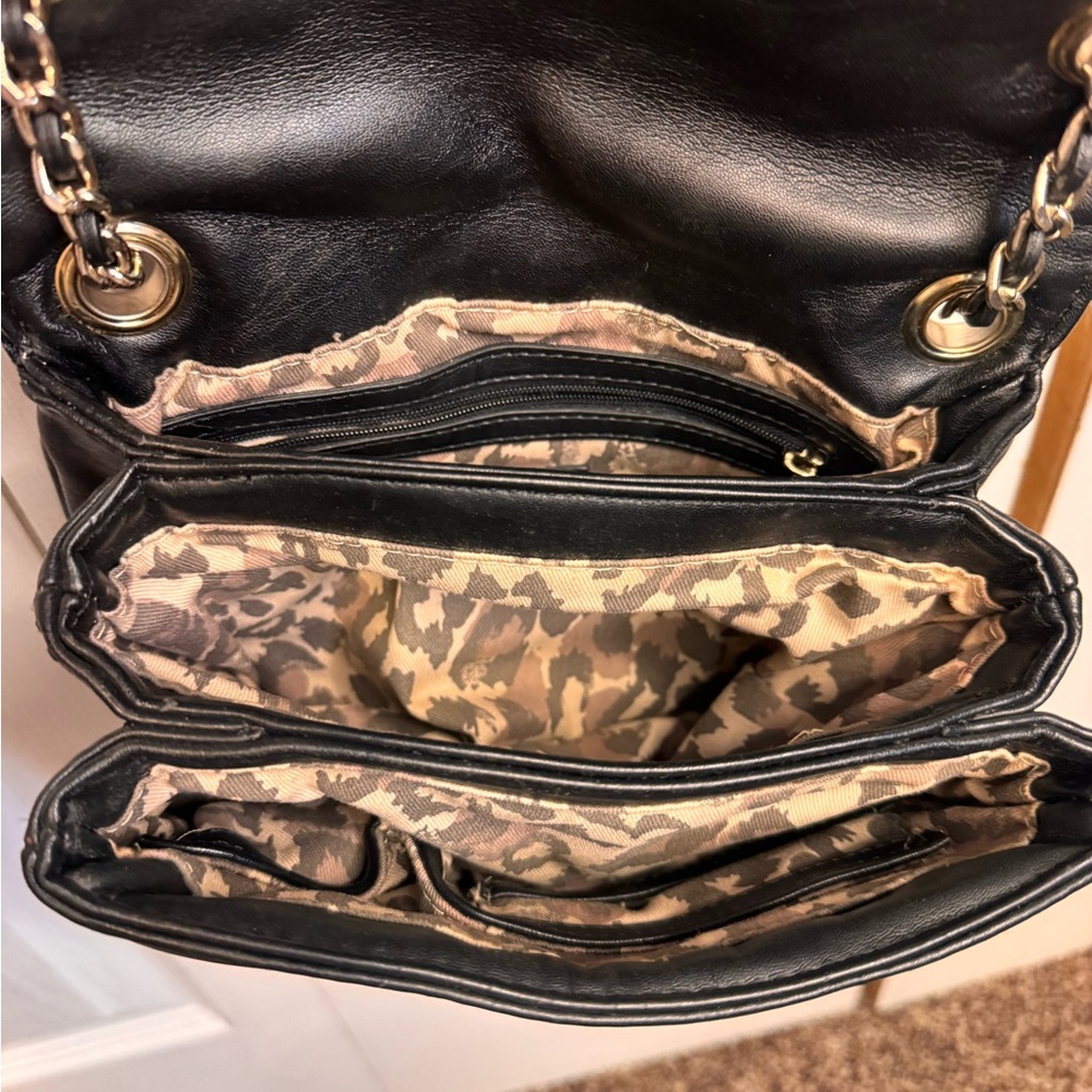 Guess Black Small Quilted Flap Chain Shoulder Bag Gold Tones Magnetic Closure - Picture 8 of 16